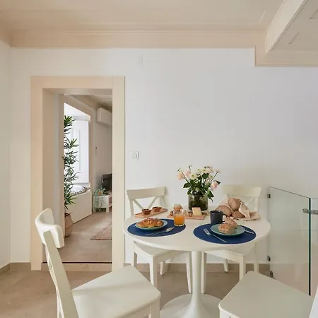 Charming Duplex With Terrace In * Lisboa