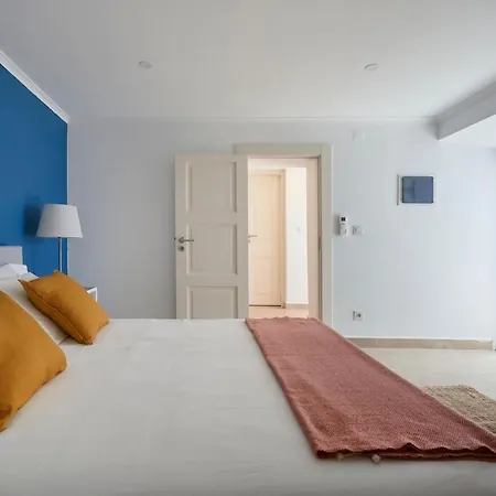 Charming Duplex With Terrace In * Lisboa
