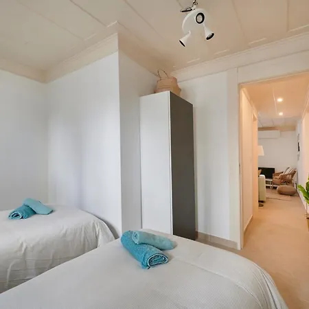 Charming Duplex With Terrace In * Lisboa