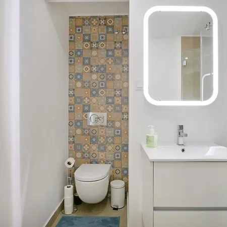 Charming Duplex With Terrace In Apartamento *