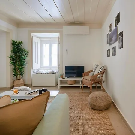 Charming Duplex With Terrace In Lägenhet Lisboa