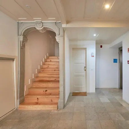 Charming Duplex With Terrace In Apartamento *
