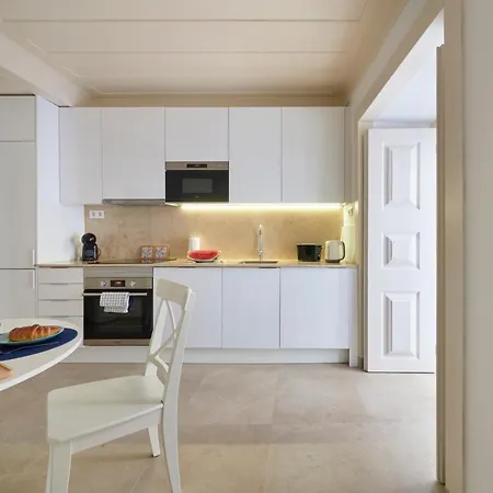 Charming Duplex With Terrace In Apartamento Lisboa