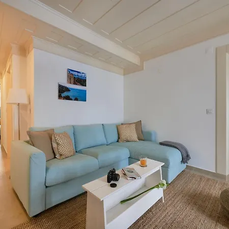 Charming Duplex With Terrace In Apartamento *